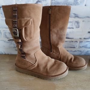 Lightly Used UGG Retro Cargo Boot in Chestnut